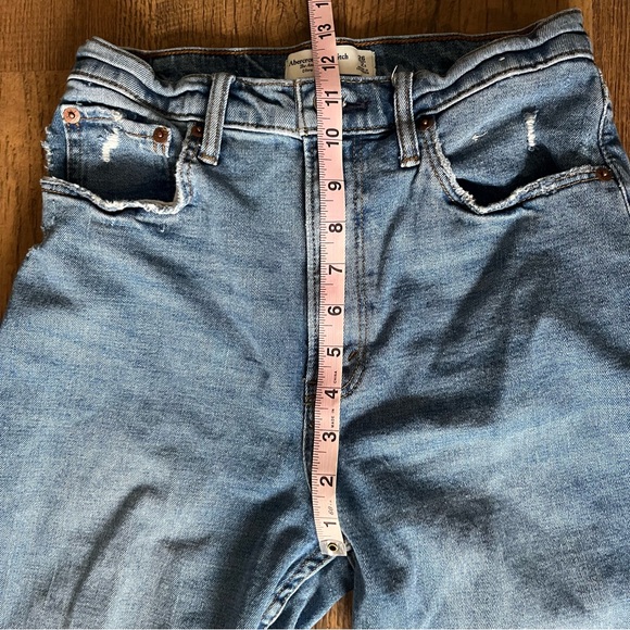 Distressed jeans - Picture 5 of 7